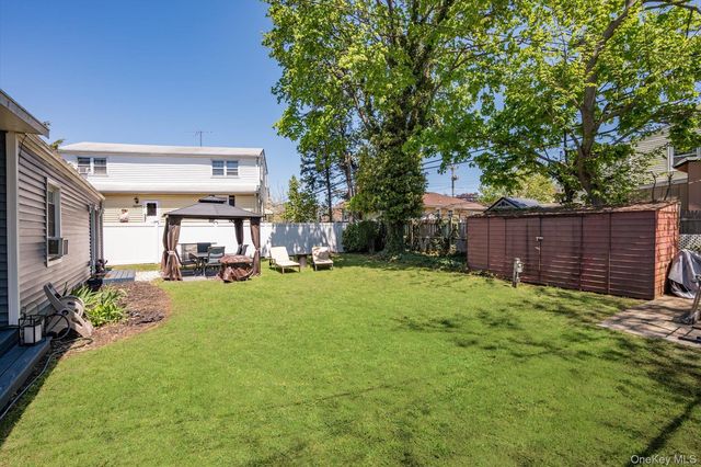 17 Vista Lane, Levittown, NY 11756