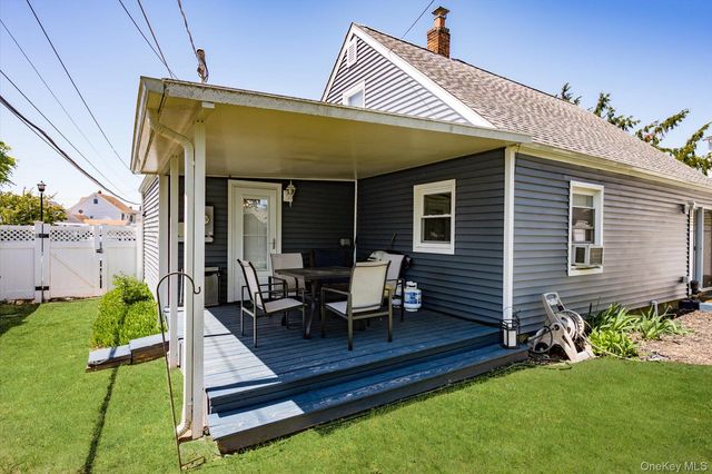 17 Vista Lane, Levittown, NY 11756