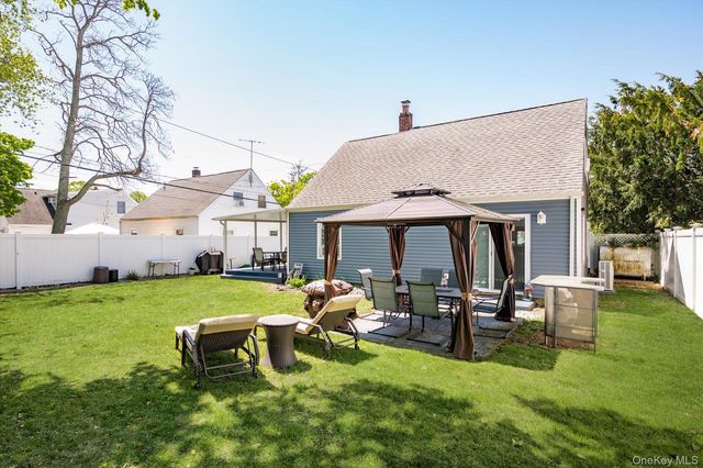 17 Vista Lane, Levittown, NY 11756