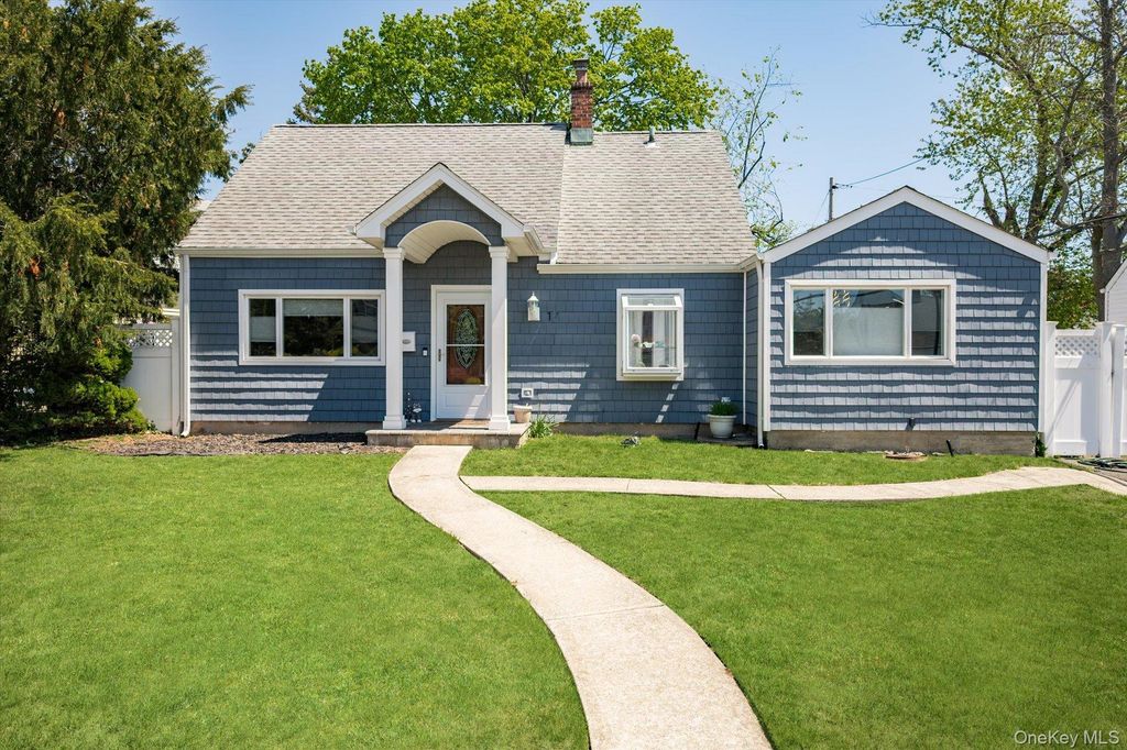17 Vista Lane, Levittown, NY 11756