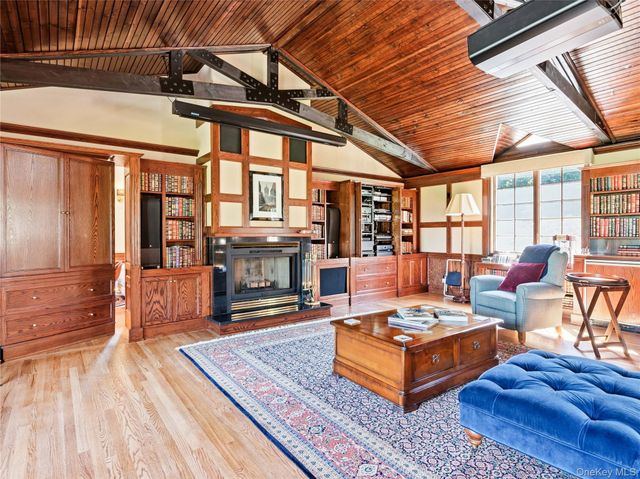 58 Cornwells Beach Road, Sands Point, NY 11050