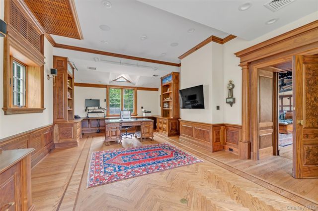 58 Cornwells Beach Road, Sands Point, NY 11050