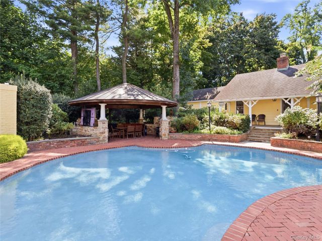 58 Cornwells Beach Road, Sands Point, NY 11050