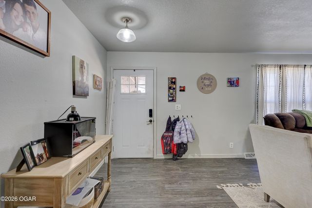 3224 W Junge Boulevard, Joplin, MO 64801