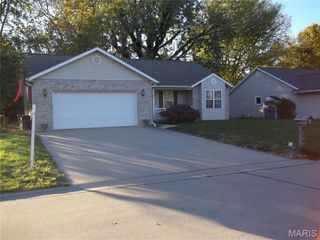 340 Nottingham Lane, Highland, IL 62249