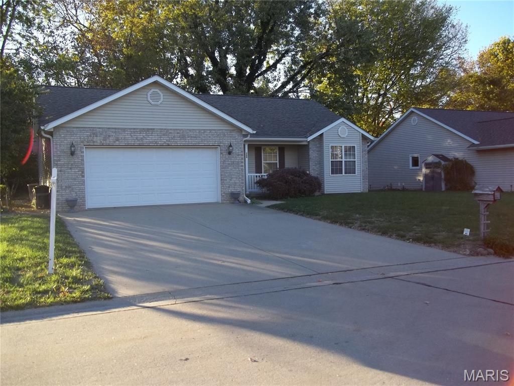 340 Nottingham Lane, Highland, IL 62249
