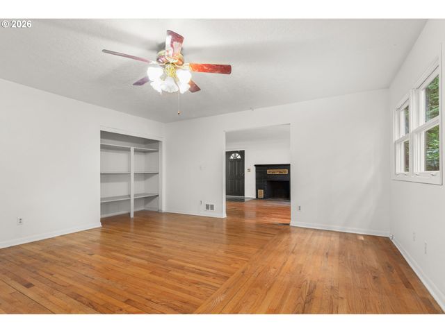 7575 Sw GREENWOOD Dr, Portland, OR 97223