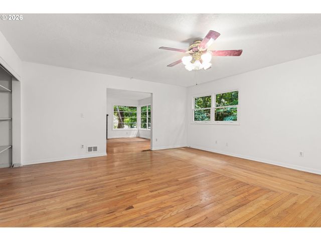 7575 Sw GREENWOOD Dr, Portland, OR 97223