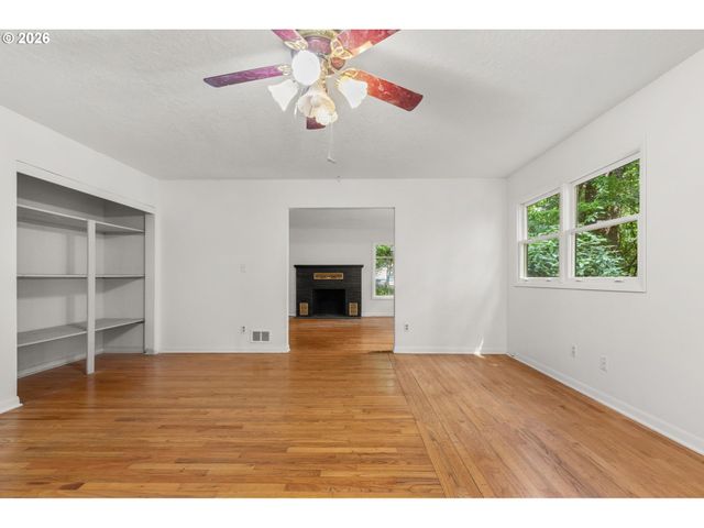7575 Sw GREENWOOD Dr, Portland, OR 97223