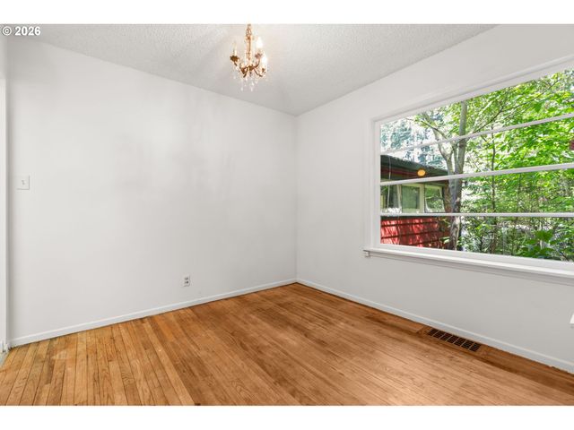 7575 Sw GREENWOOD Dr, Portland, OR 97223
