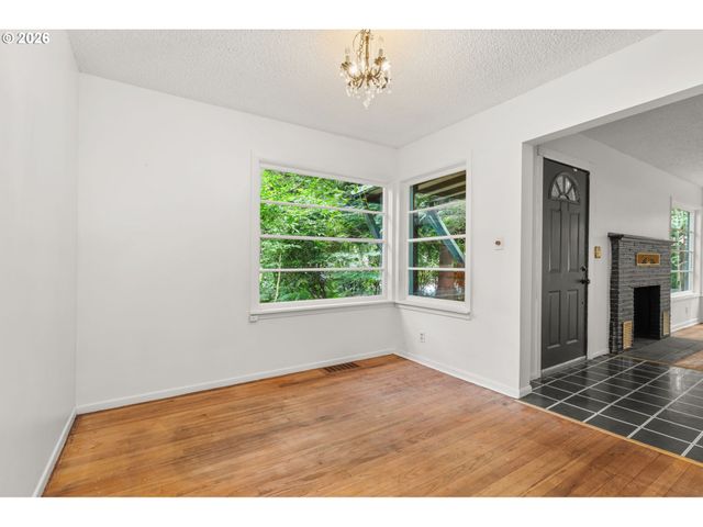 7575 Sw GREENWOOD Dr, Portland, OR 97223