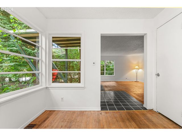 7575 Sw GREENWOOD Dr, Portland, OR 97223