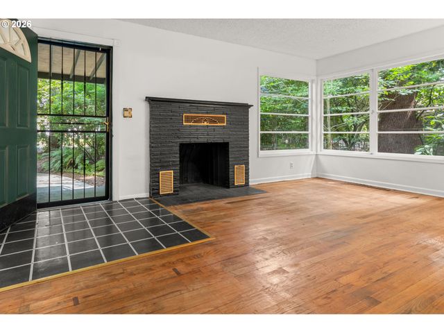 7575 Sw GREENWOOD Dr, Portland, OR 97223