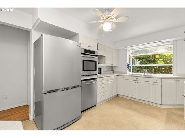 7575 Sw GREENWOOD Dr, Portland, OR 97223