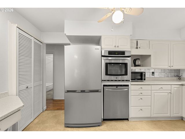 7575 Sw GREENWOOD Dr, Portland, OR 97223