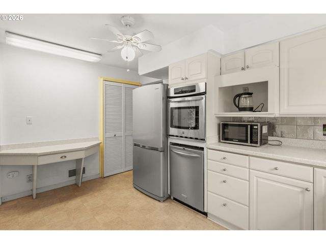 7575 Sw GREENWOOD Dr, Portland, OR 97223