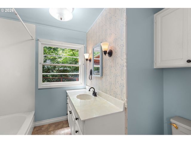 7575 Sw GREENWOOD Dr, Portland, OR 97223