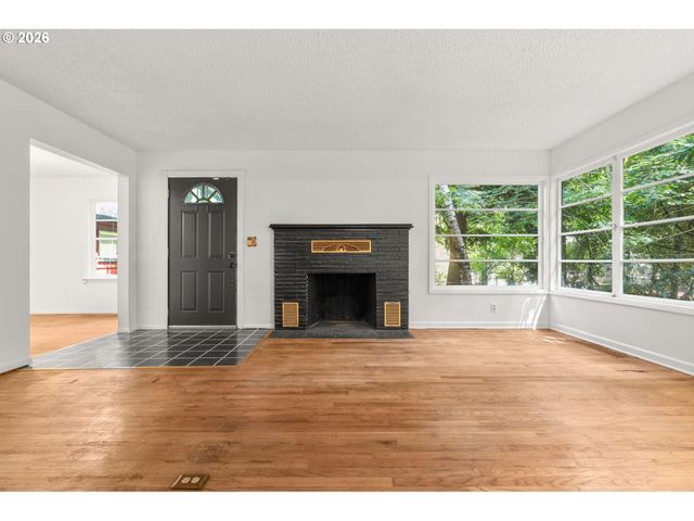 7575 Sw GREENWOOD Dr, Portland, OR 97223