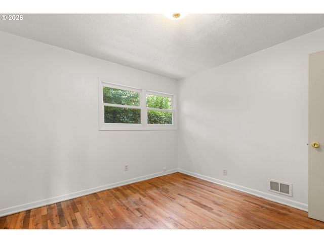 7575 Sw GREENWOOD Dr, Portland, OR 97223