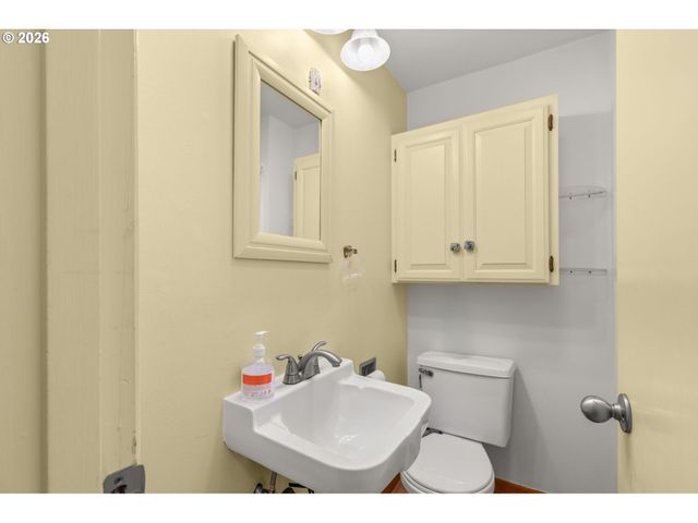 7575 Sw GREENWOOD Dr, Portland, OR 97223