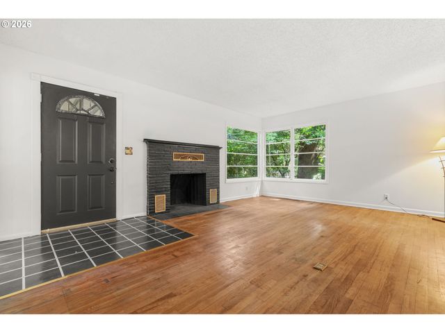7575 Sw GREENWOOD Dr, Portland, OR 97223