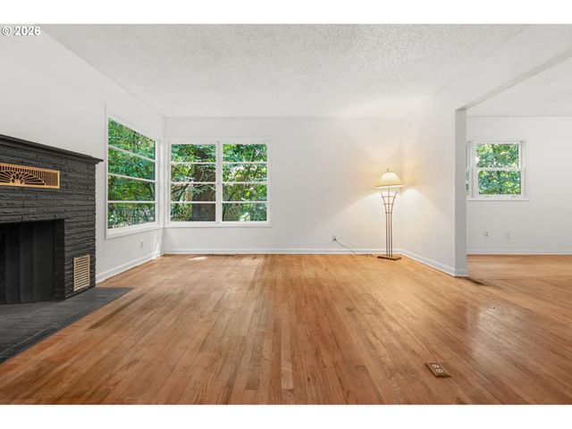7575 Sw GREENWOOD Dr, Portland, OR 97223