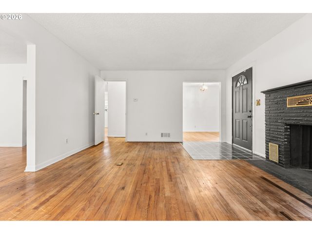 7575 Sw GREENWOOD Dr, Portland, OR 97223