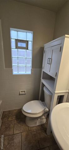 8669 Grayfield Street, Dearborn Heights, MI 48127