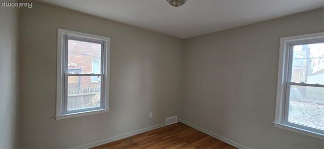 8669 Grayfield Street, Dearborn Heights, MI 48127