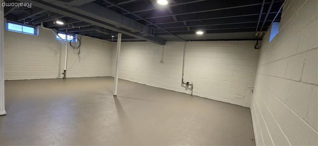 8669 Grayfield Street, Dearborn Heights, MI 48127