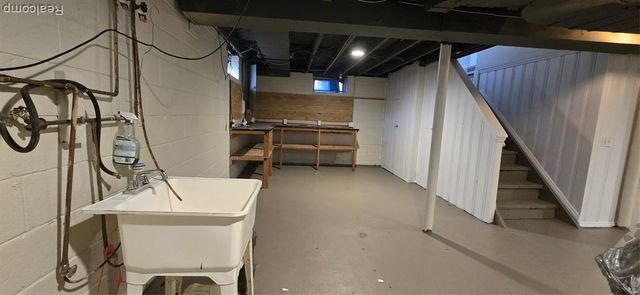 8669 Grayfield Street, Dearborn Heights, MI 48127