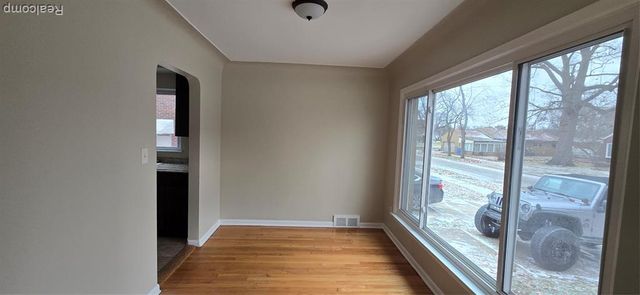 8669 Grayfield Street, Dearborn Heights, MI 48127