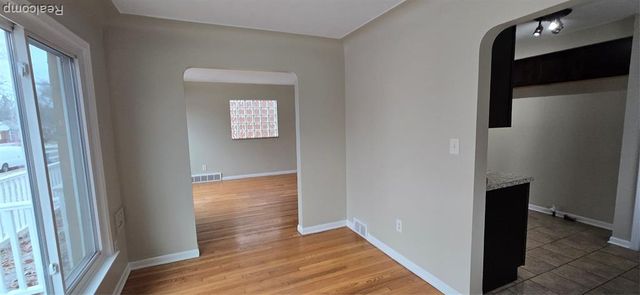 8669 Grayfield Street, Dearborn Heights, MI 48127