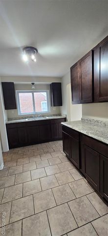 8669 Grayfield Street, Dearborn Heights, MI 48127