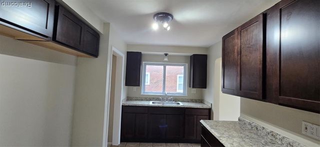 8669 Grayfield Street, Dearborn Heights, MI 48127