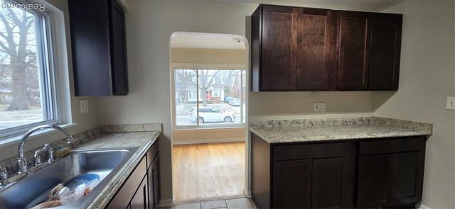 8669 Grayfield Street, Dearborn Heights, MI 48127