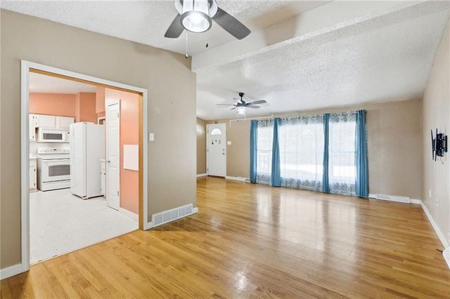 413 Sagebrush Lane, Belton, MO 64012