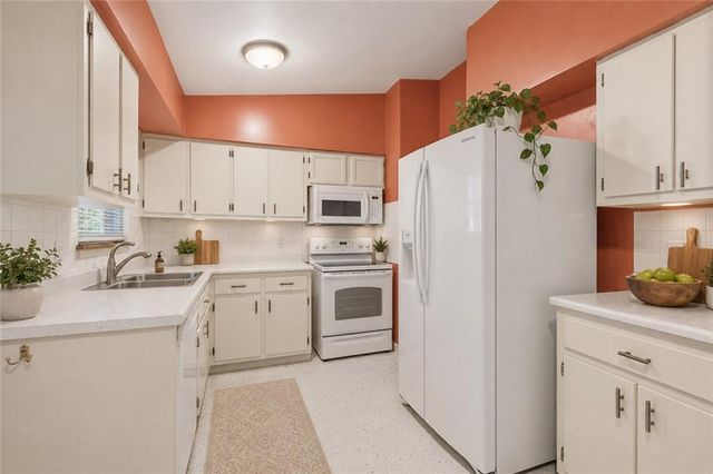 413 Sagebrush Lane, Belton, MO 64012