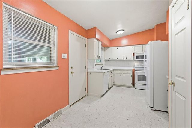 413 Sagebrush Lane, Belton, MO 64012