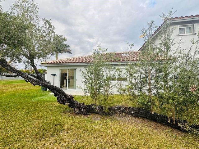 20874 NW 2nd St, Pembroke Pines, FL 33029