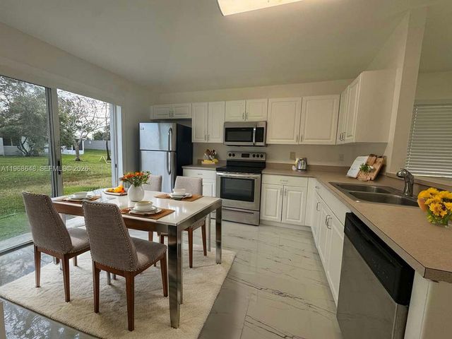 20874 NW 2nd St, Pembroke Pines, FL 33029