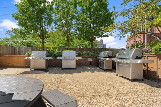 4250 N Marine Drive 1432, Chicago, IL 60613