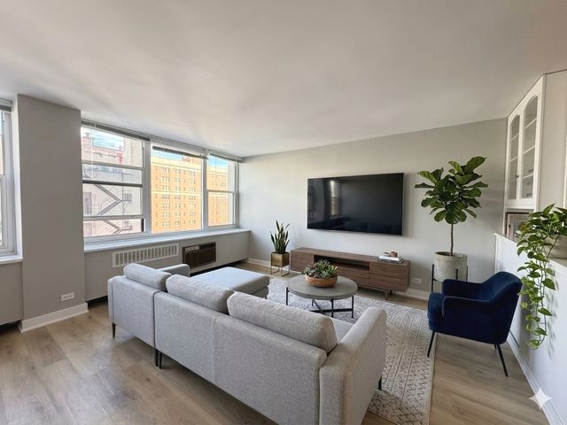4250 N Marine Drive 1432, Chicago, IL 60613