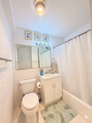 4250 N Marine Drive 1432, Chicago, IL 60613