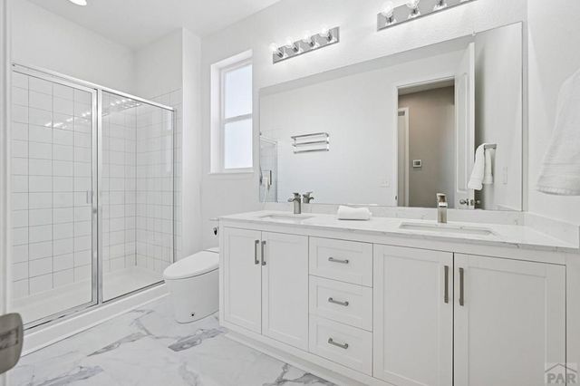 2215 Cliffmoor Ln, Pueblo, CO 81008