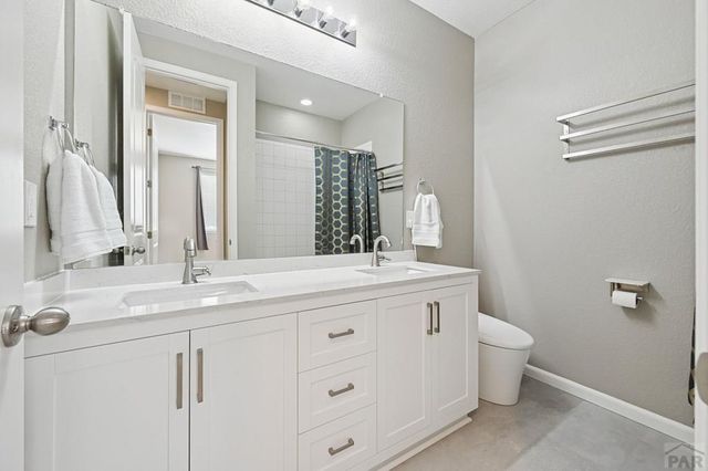 2215 Cliffmoor Ln, Pueblo, CO 81008