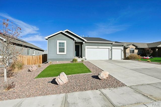 2215 Cliffmoor Ln, Pueblo, CO 81008