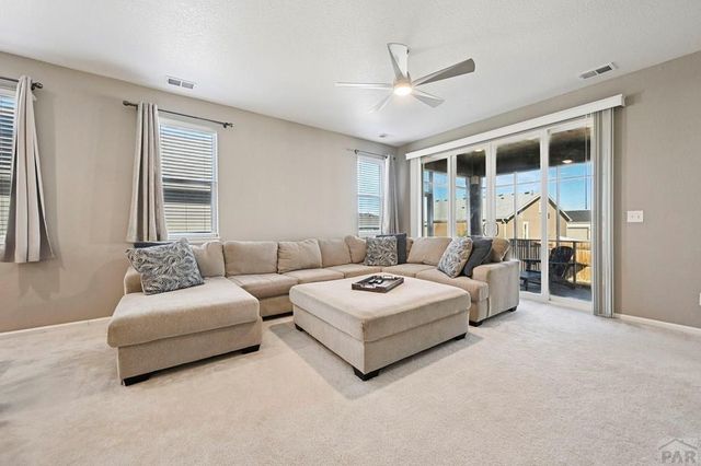 2215 Cliffmoor Ln, Pueblo, CO 81008