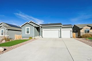 2215 Cliffmoor Ln, Pueblo, CO 81008