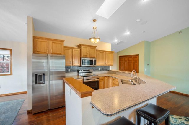 17795 W Jacobs DRIVE, New Berlin, WI 53146